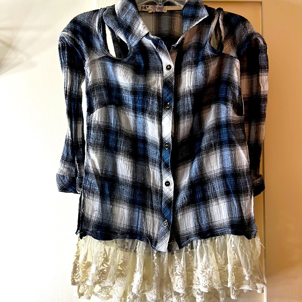 Country shirt with shoulder cut outs